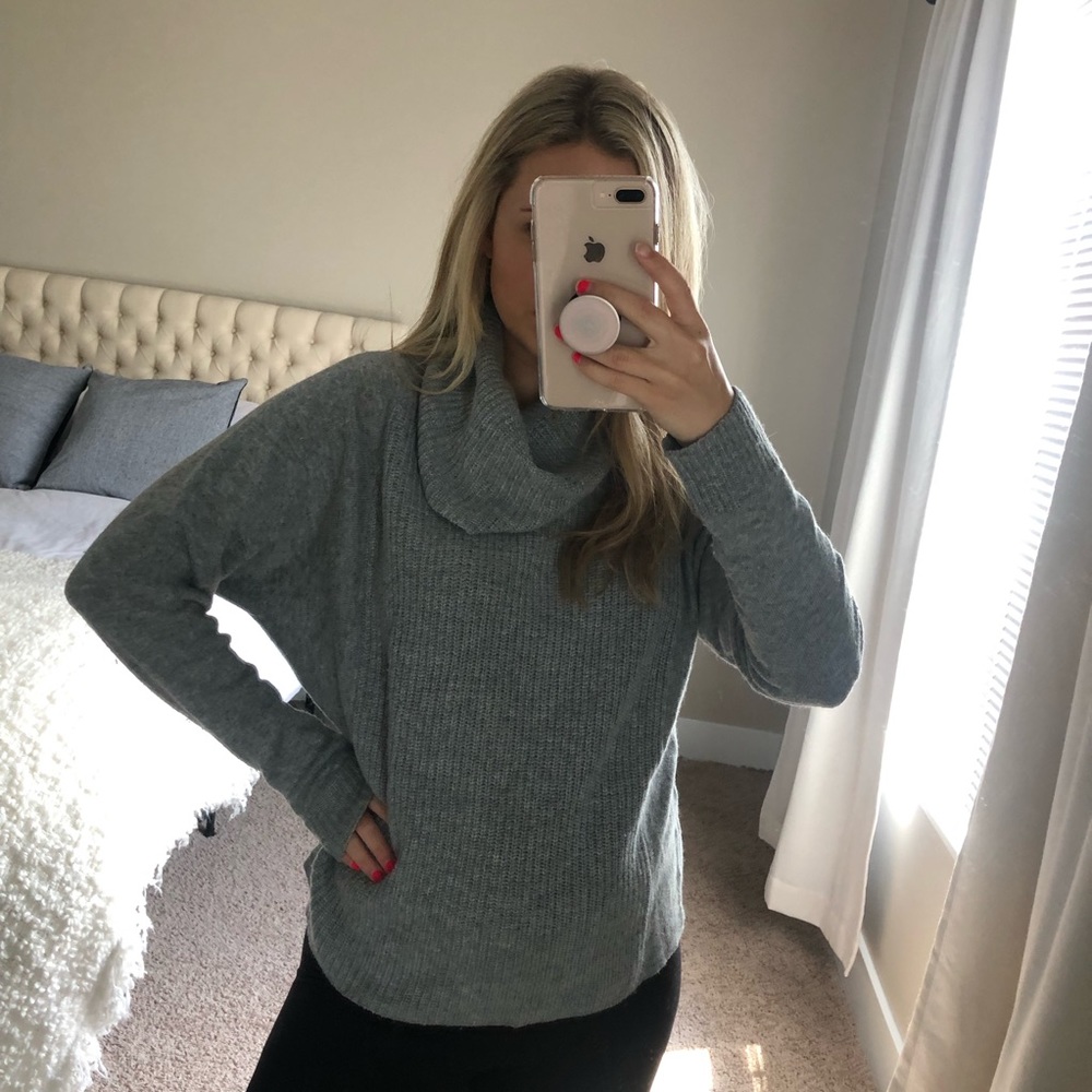 GREY KNIT TURTLENECK SWEATER